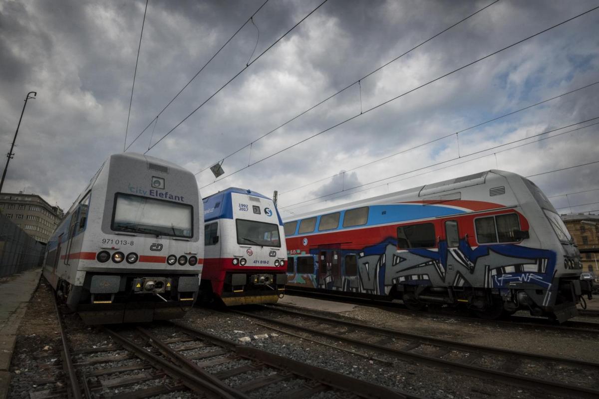 Kvůli poruše trakčního vedení nejezdí vlaky mezi Jílovicemi a Českými Velenicemi