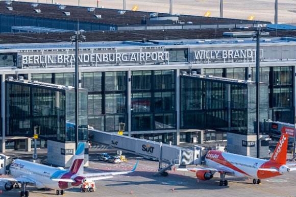 Kvůli stávce na letištích v Německu byly odřeknuty desítky letů