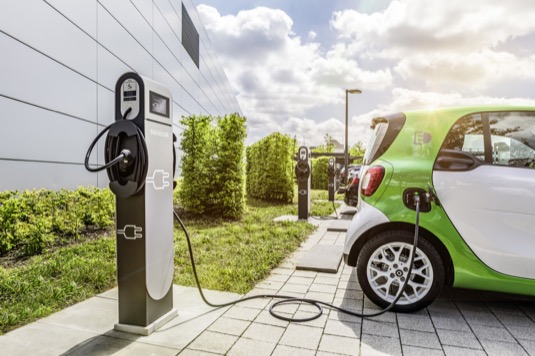 Letos by v Praze mělo přibýt deset ultrarychlých nabíječek pro elektromobily