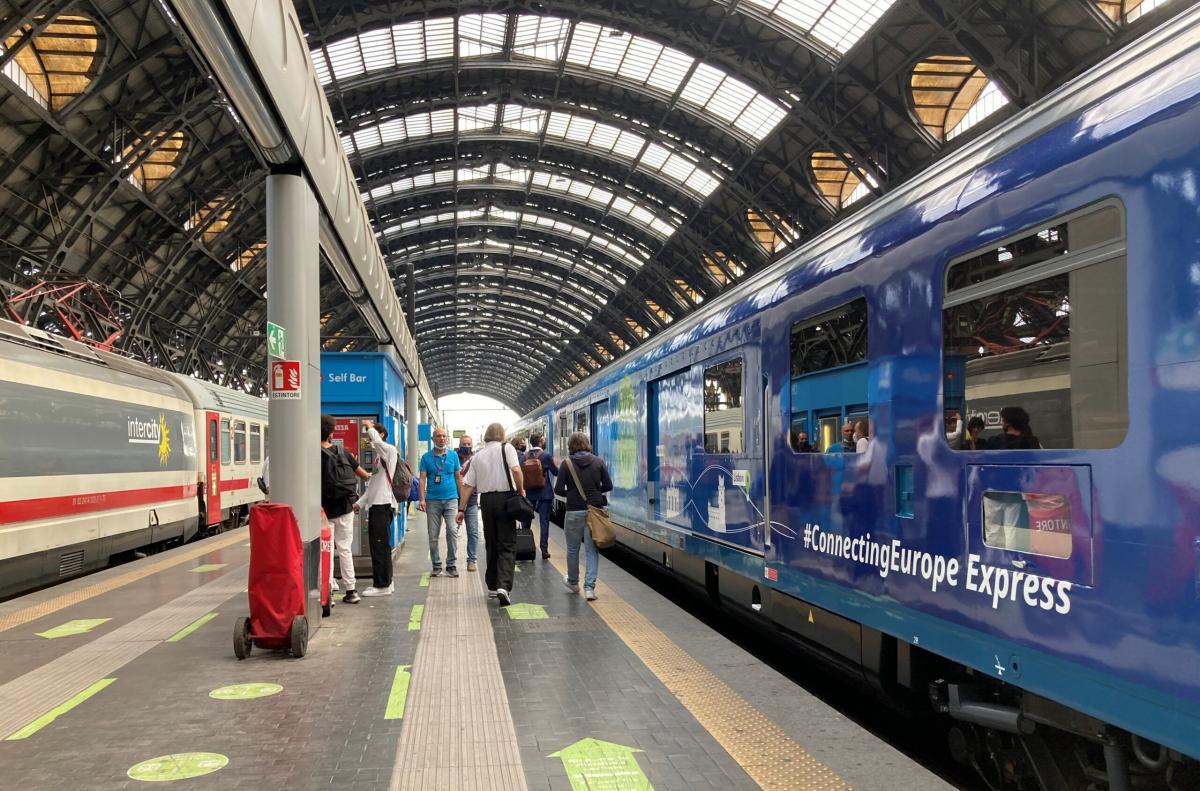 Connecting Europe Express spojuje Evropu a propaguje železnici
