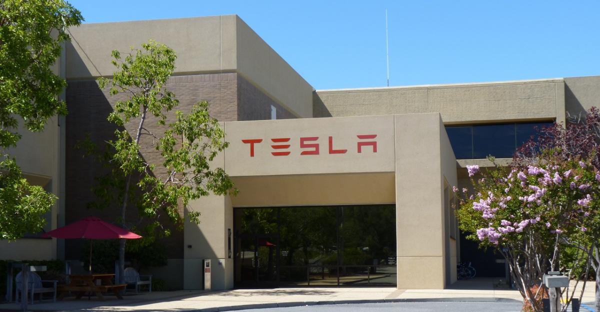 Elon Musk oznámil přesun automobilky Tesla