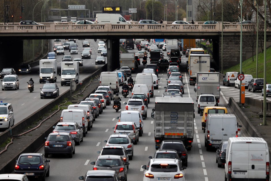Řidiči v Paříži kritizují omezení rychlosti na 30 km/h 