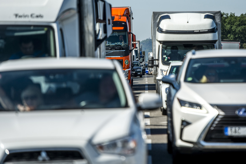 Silnice jsou o prázdninách nebezpečnější. Experti radí, jak předejít nehodám