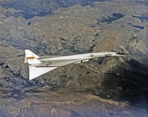 „Vousatý letecký rekord“? V letectví byl překonán před více než 50 lety!