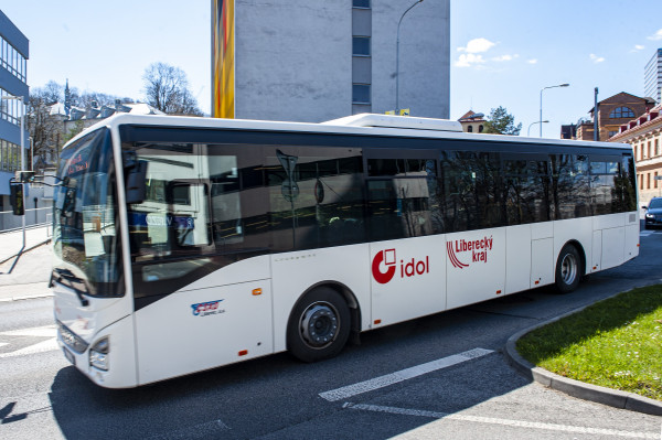 Konec autobusového spojení Rumburku s Prahou? Pomůže Liberecký kraj